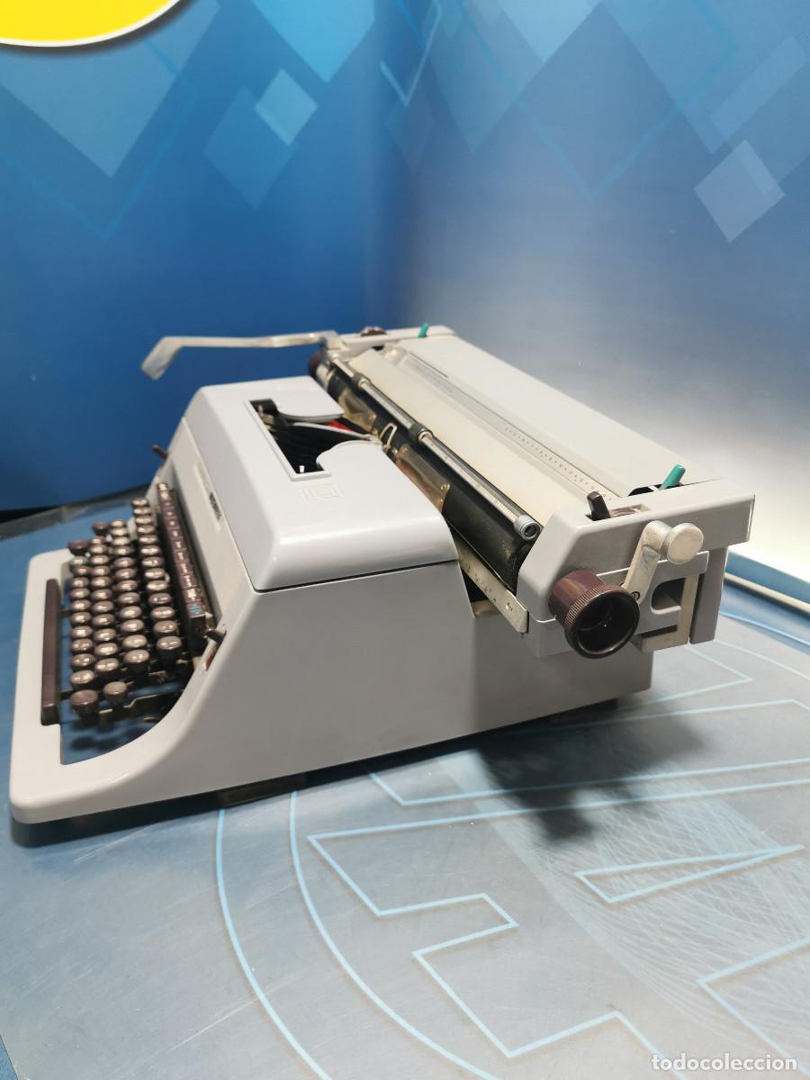 Antig&uuml;edades: M&aacute;quina de escribir Hispano Olivetti Linea 88 - Foto 4