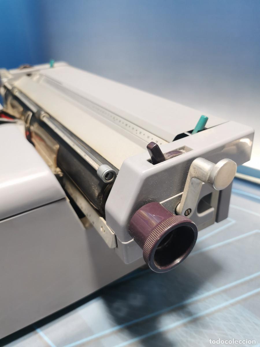 Antig&uuml;edades: M&aacute;quina de escribir Hispano Olivetti Linea 88 - Foto 5