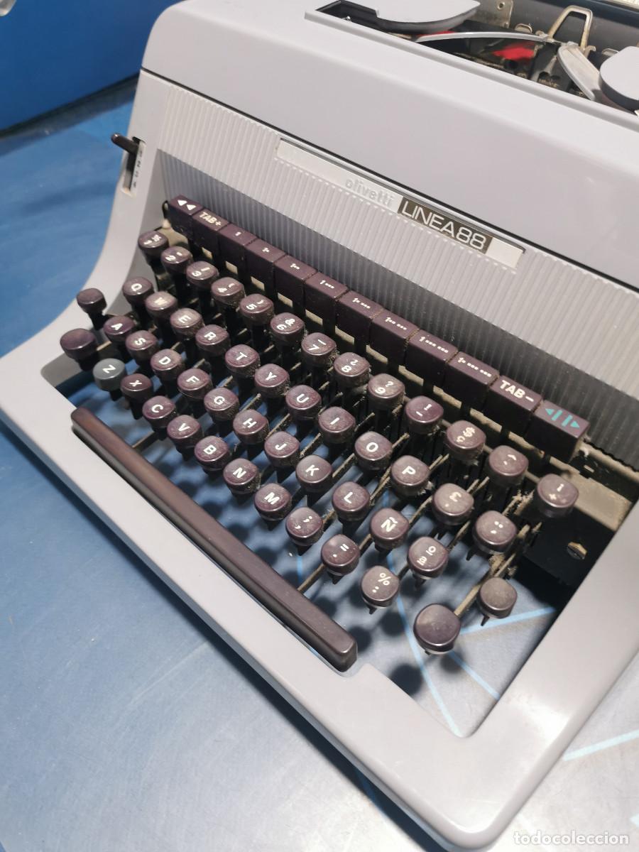 Antig&uuml;edades: M&aacute;quina de escribir Hispano Olivetti Linea 88 - Foto 7