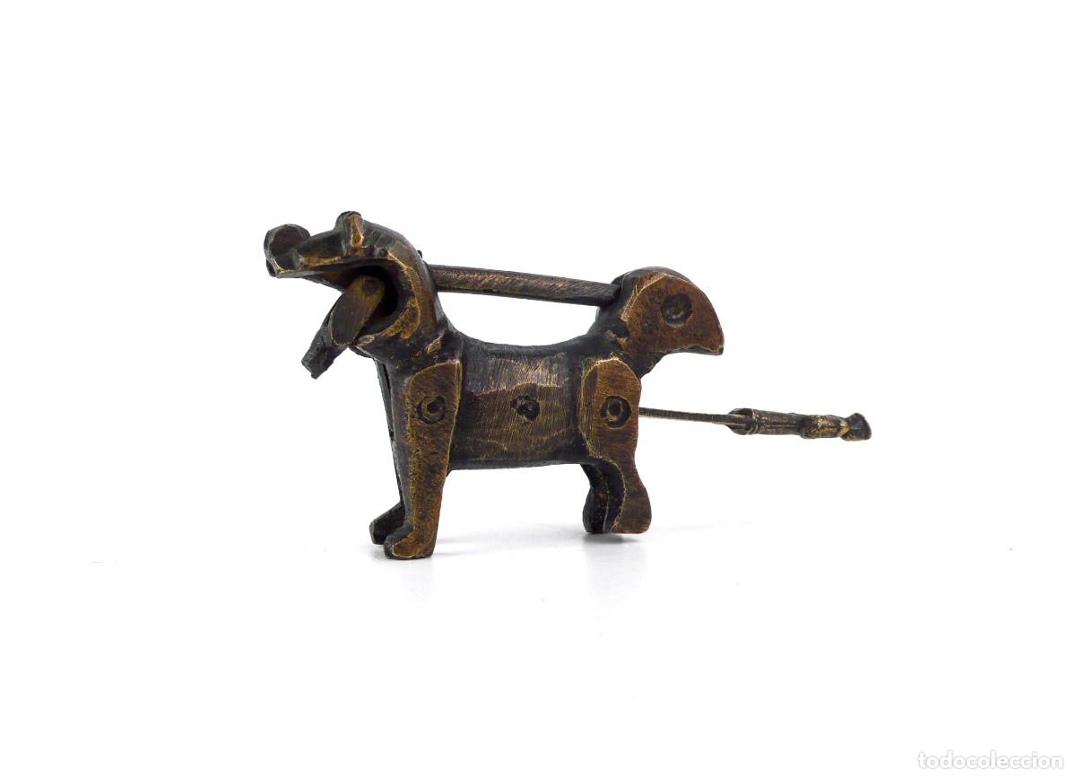 Antig&uuml;edades: Candado de bronce oriental - Foto 1