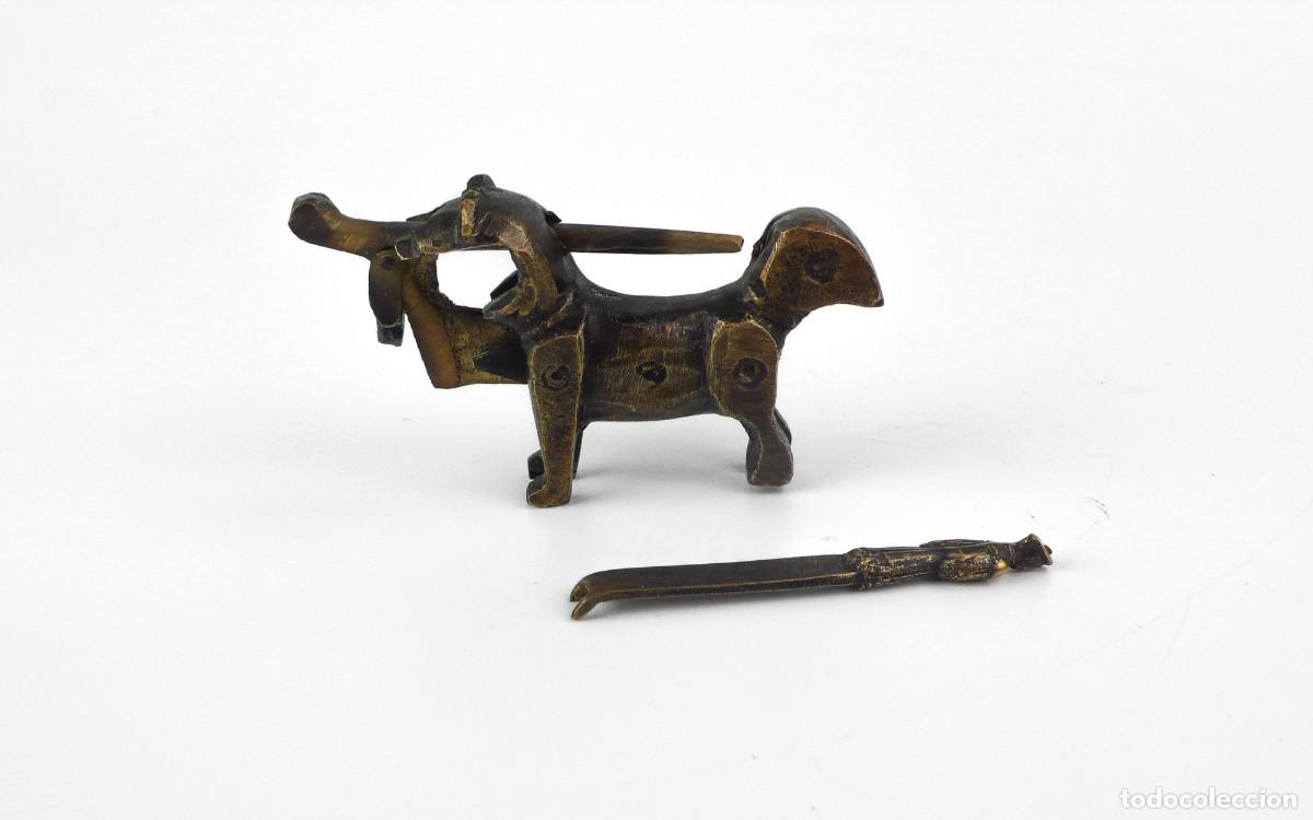 Antig&uuml;edades: Candado de bronce oriental - Foto 3