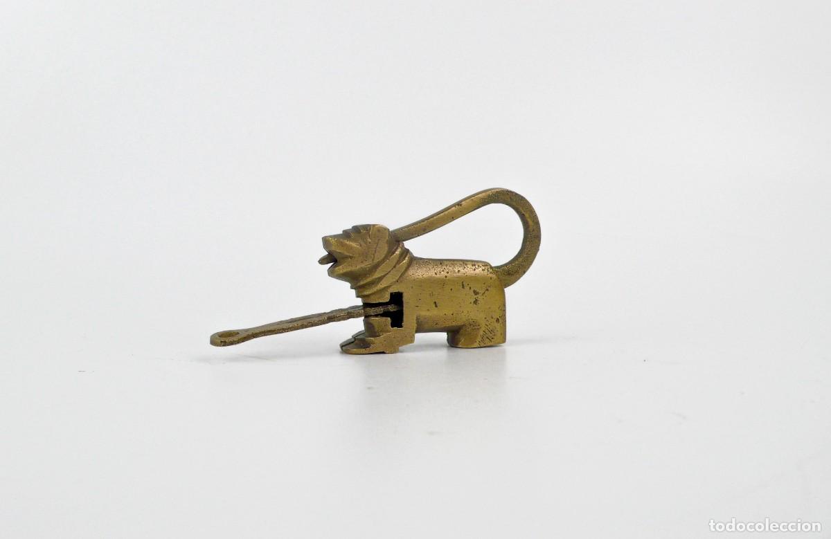 Antig&uuml;edades: Candado de bronce oriental - Foto 1