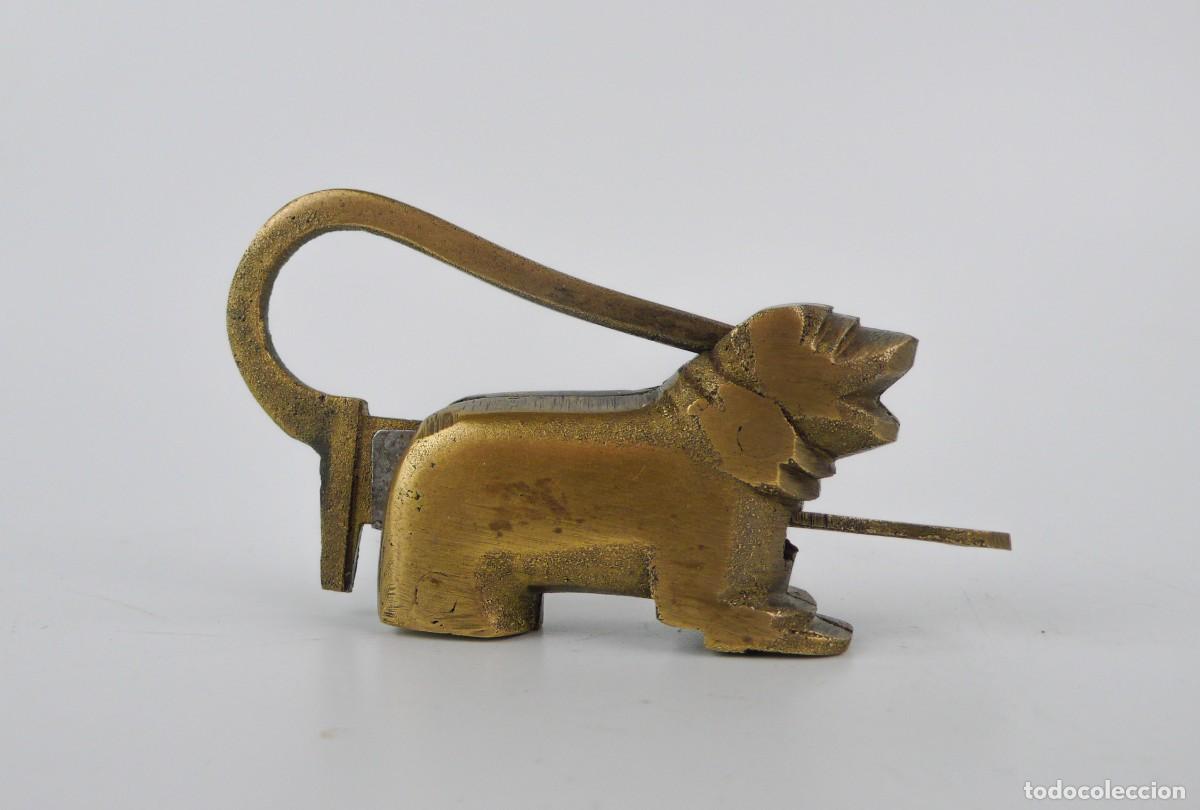Antig&uuml;edades: Candado de bronce oriental - Foto 2