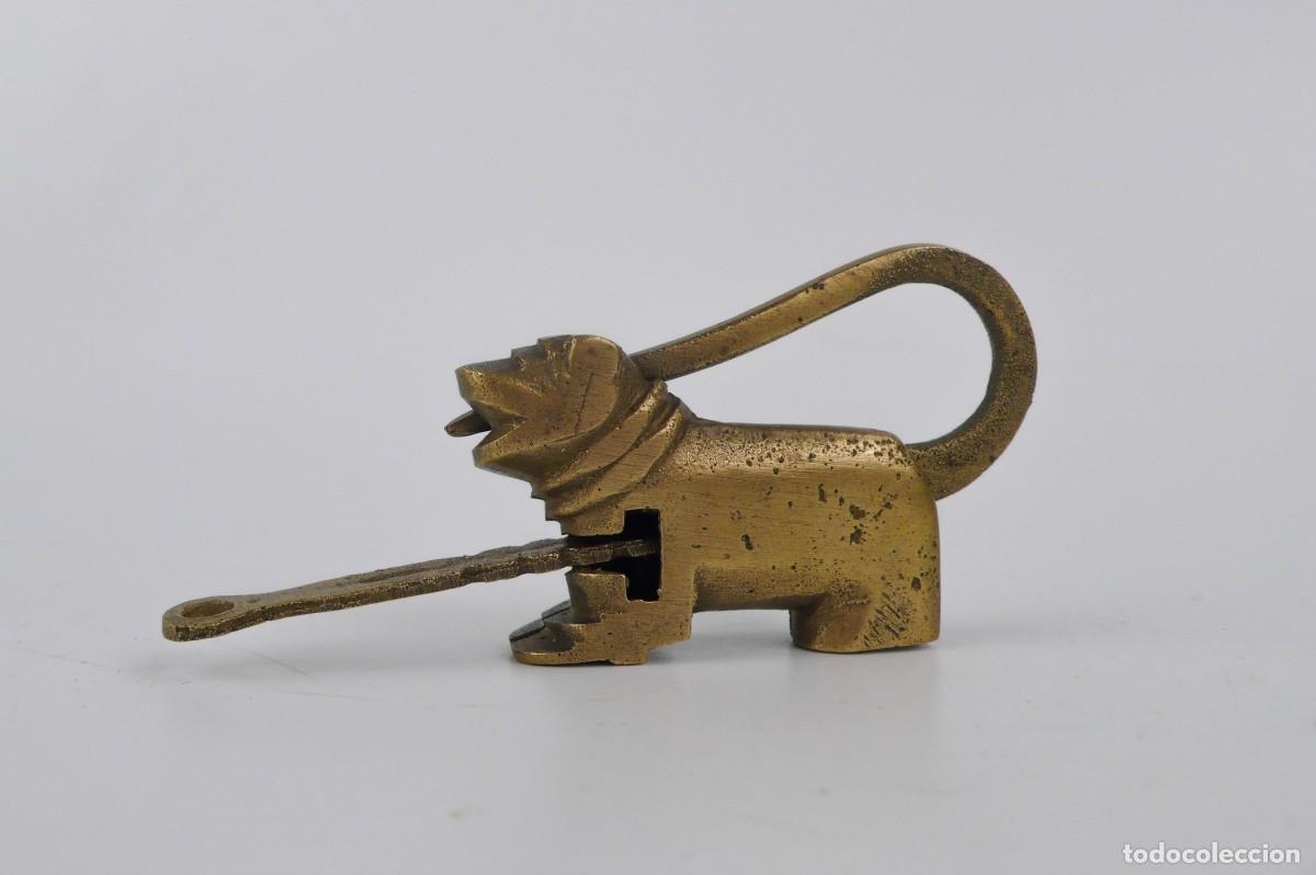 Antig&uuml;edades: Candado de bronce oriental - Foto 4
