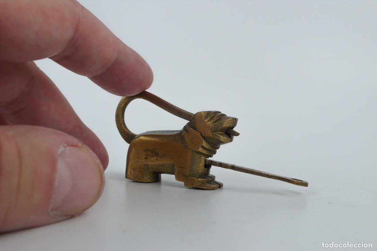 Antig&uuml;edades: Candado de bronce oriental - Foto 5