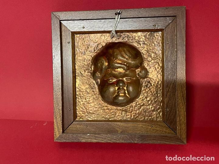 Antig&uuml;edades: QUERUBIN EN BRONCE ENMARCADO EN MADERA - Foto 2