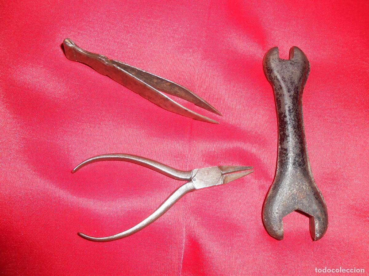 Antig&uuml;edades: ALICATES-PINZAS y LLAVE FIJA - Foto 1