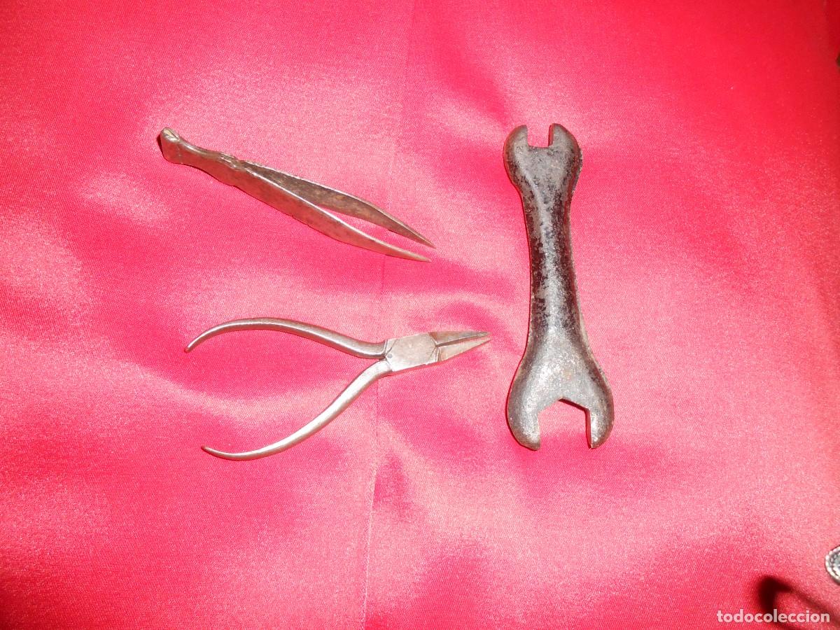 Antig&uuml;edades: ALICATES-PINZAS y LLAVE FIJA - Foto 2