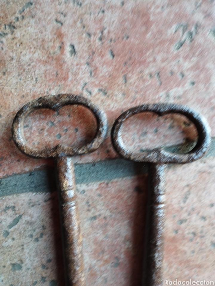 Antig&uuml;edades: Dos llaves de hierro 15 y 14 cm - Foto 3