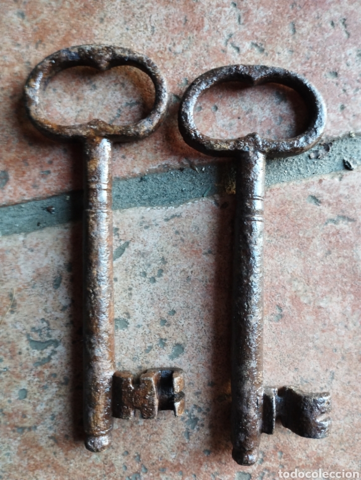 Antig&uuml;edades: Dos llaves de hierro 15 y 14 cm - Foto 4