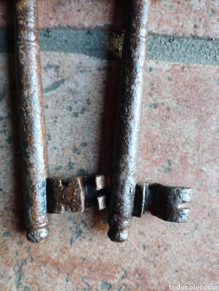 Antig&uuml;edades: Dos llaves de hierro 15 y 14 cm - Foto 5