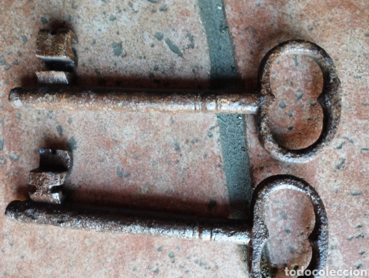 Antig&uuml;edades: Dos llaves de hierro 15 y 14 cm - Foto 1