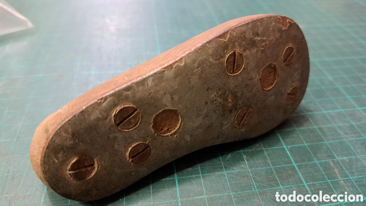 Antig&uuml;edades: Zapato madera ortop&eacute;dico antiguo - Foto 2