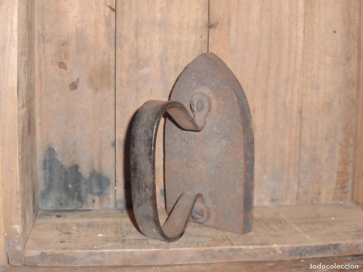 Antig&uuml;edades: ANTIGUA PLANCHA DE HIERRO. - Foto 1