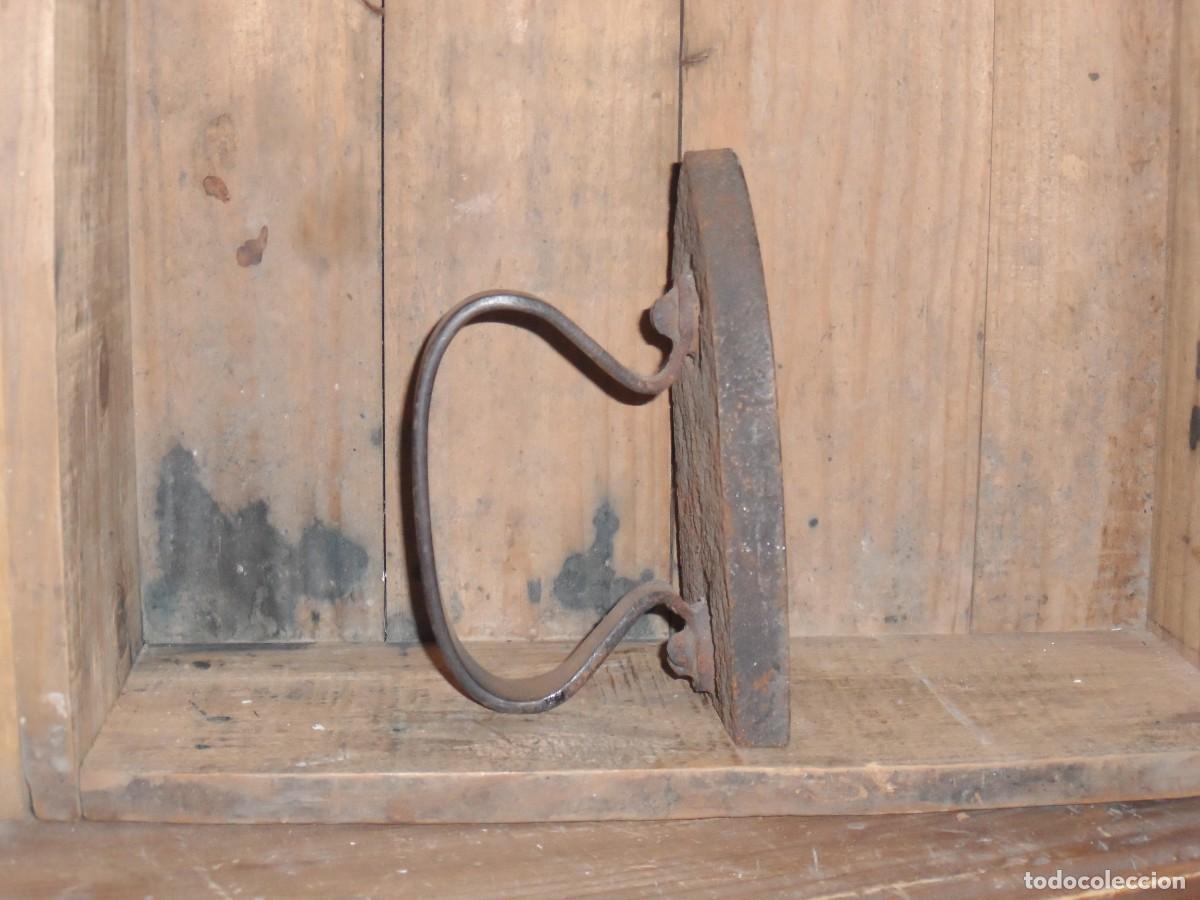 Antig&uuml;edades: ANTIGUA PLANCHA DE HIERRO. - Foto 2