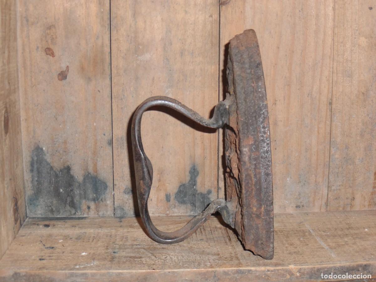 Antig&uuml;edades: ANTIGUA PLANCHA DE HIERRO N&ordm; 8. - Foto 2