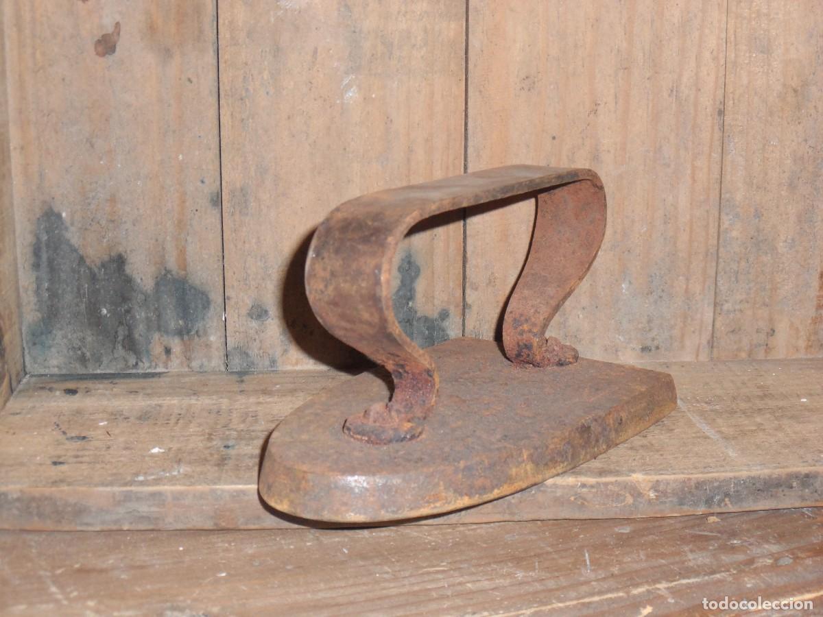 Antig&uuml;edades: ANTIGUA PLANCHA DE HIERRO. - Foto 2