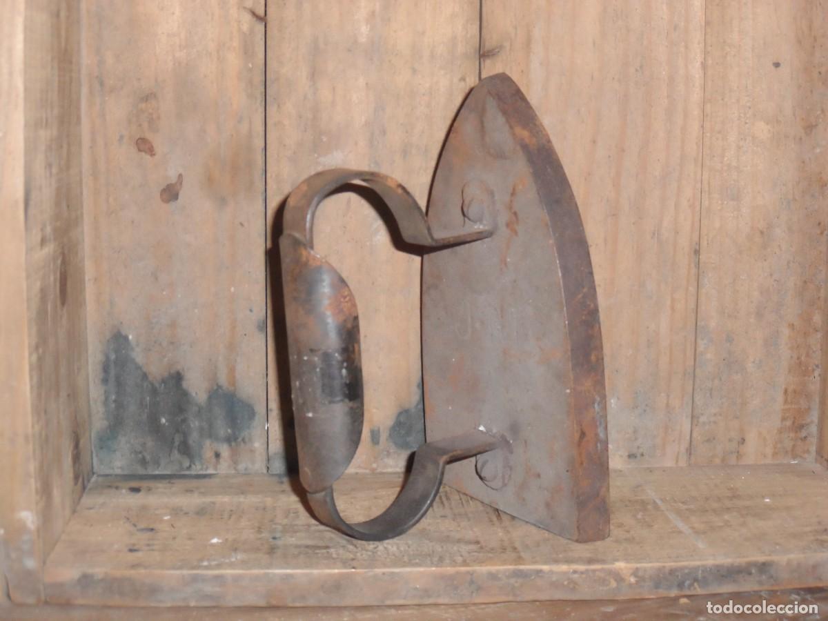Antig&uuml;edades: ANTIGUA PLANCHA DE HIERRO. - Foto 1