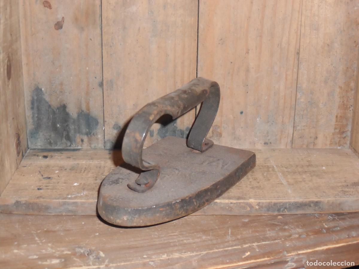 Antig&uuml;edades: ANTIGUA PLANCHA DE HIERRO. - Foto 2