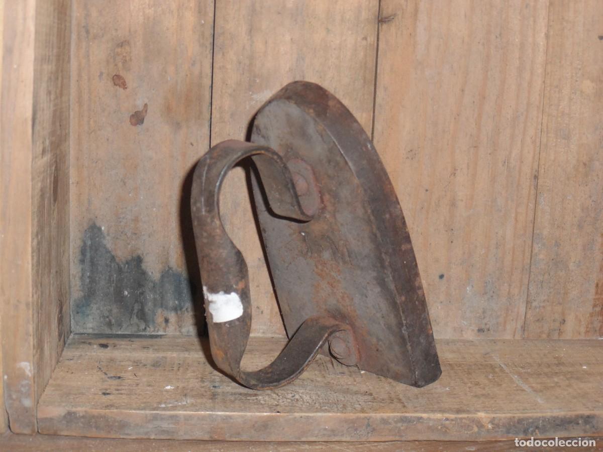Antig&uuml;edades: ANTIGUA PLANCHA DE HIERRO. - Foto 1