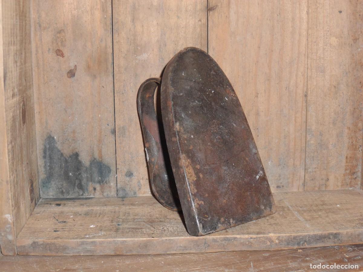 Antig&uuml;edades: ANTIGUA PLANCHA DE HIERRO. - Foto 2