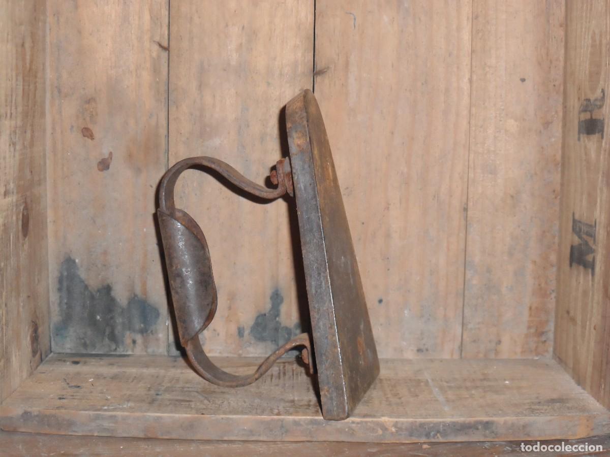 Antig&uuml;edades: ANTIGUA PLANCHA DE HIERRO. - Foto 2
