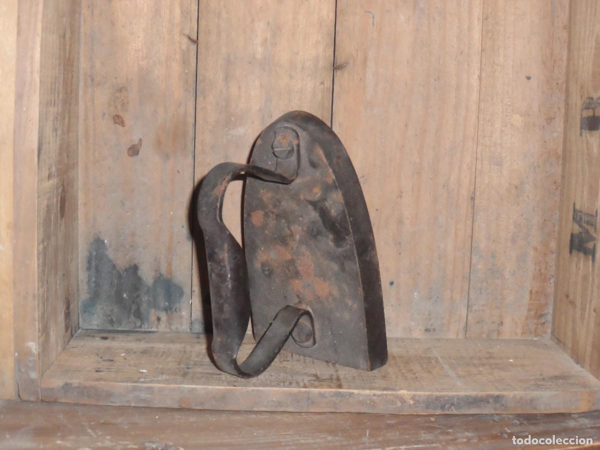 Antig&uuml;edades: ANTIGUA PLANCHA DE HIERRO. - Foto 1