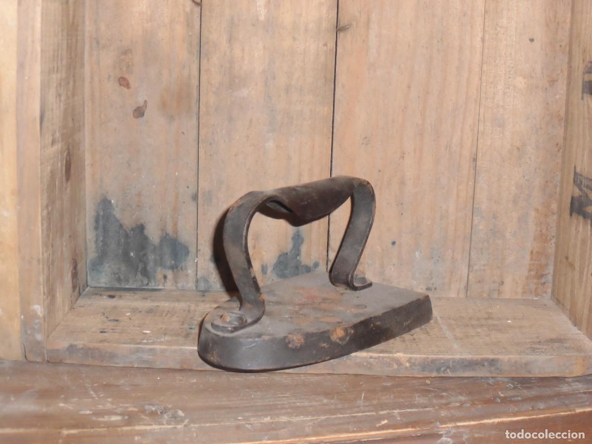Antig&uuml;edades: ANTIGUA PLANCHA DE HIERRO. - Foto 2