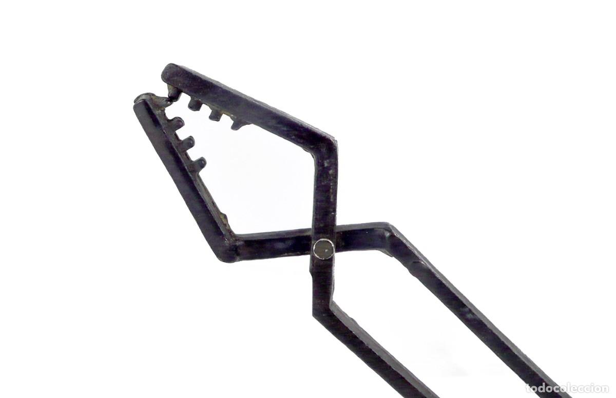 Antig&uuml;edades: Tenazas dentadas en bronce - Foto 2