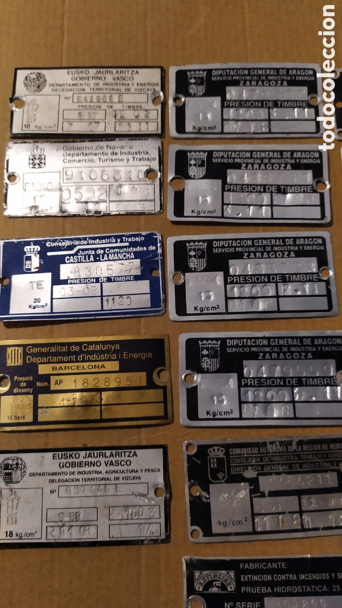 Antig&uuml;edades: Lote de placas de extintores - Foto 2