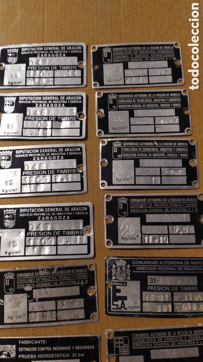 Antig&uuml;edades: Lote de placas de extintores - Foto 3