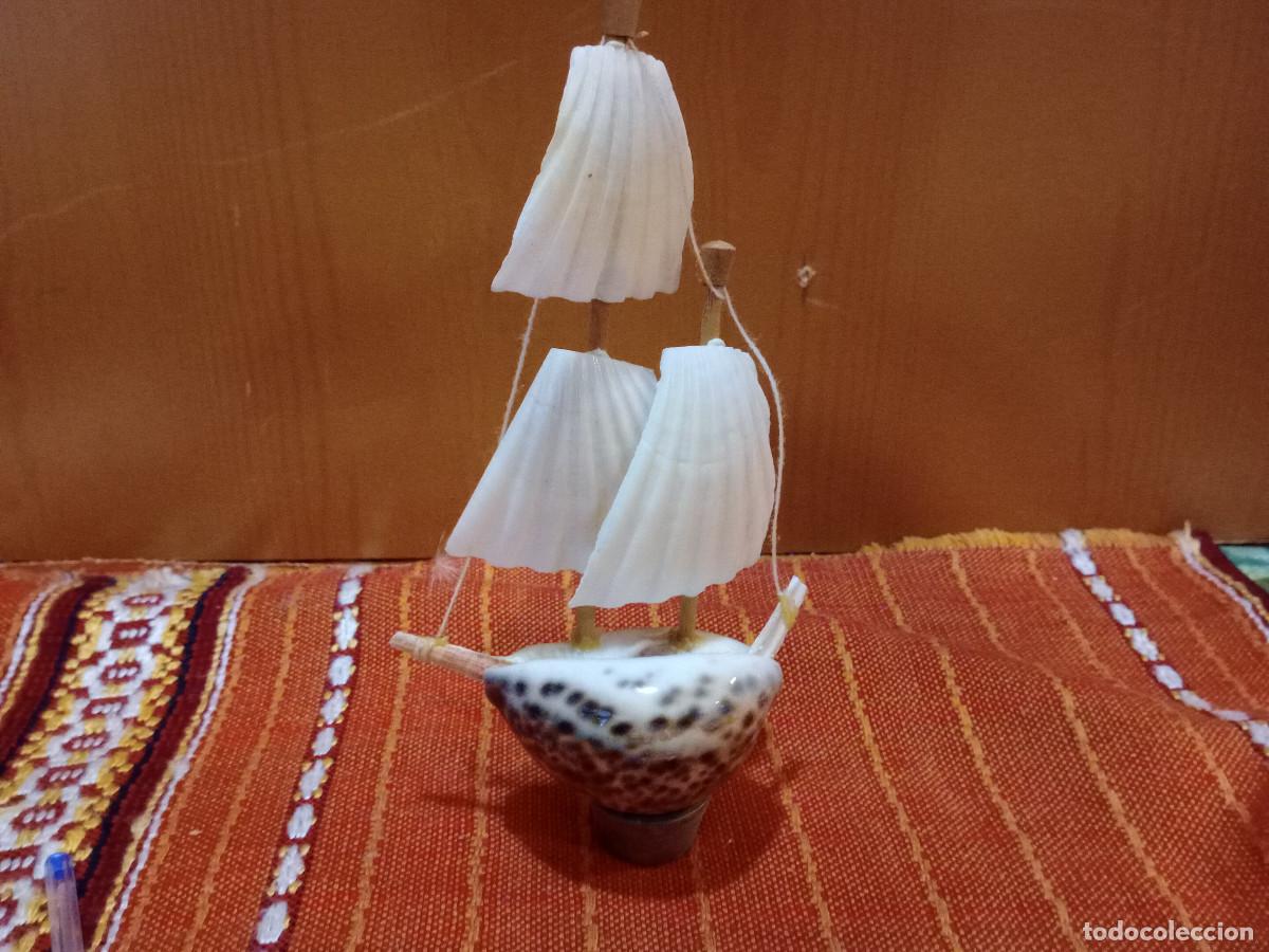 Antig&uuml;edades: barco hecho con caracola - Foto 1