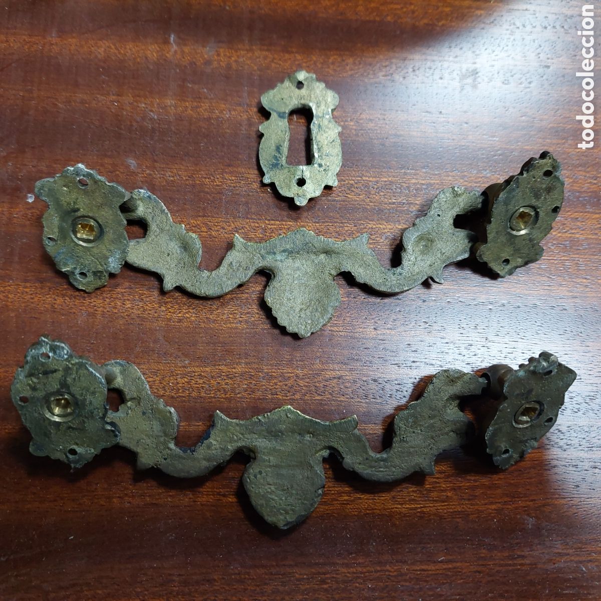 Antig&uuml;edades: Par de tiradores de bronce con bocallave - Foto 2