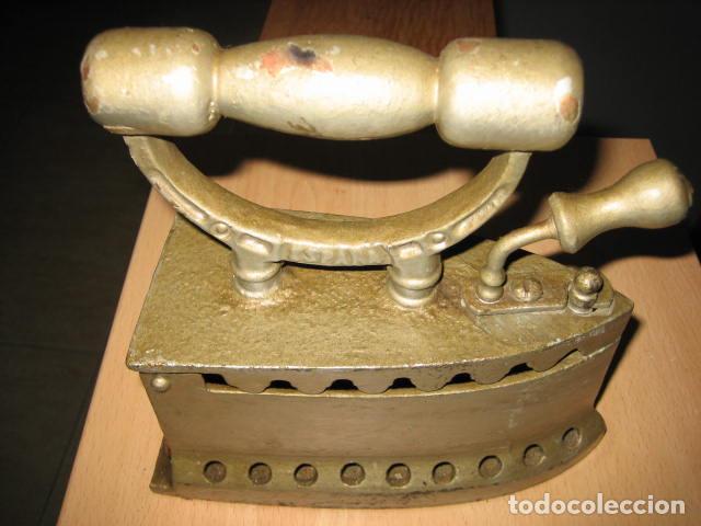 Antig&uuml;edades: Plancha antiguacolor dorado - Foto 1