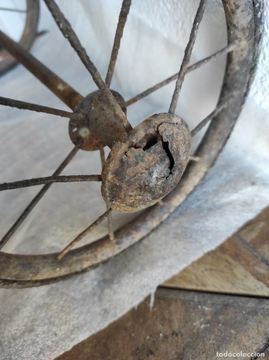 Antig&uuml;edades: Ruedas con eje - Foto 4