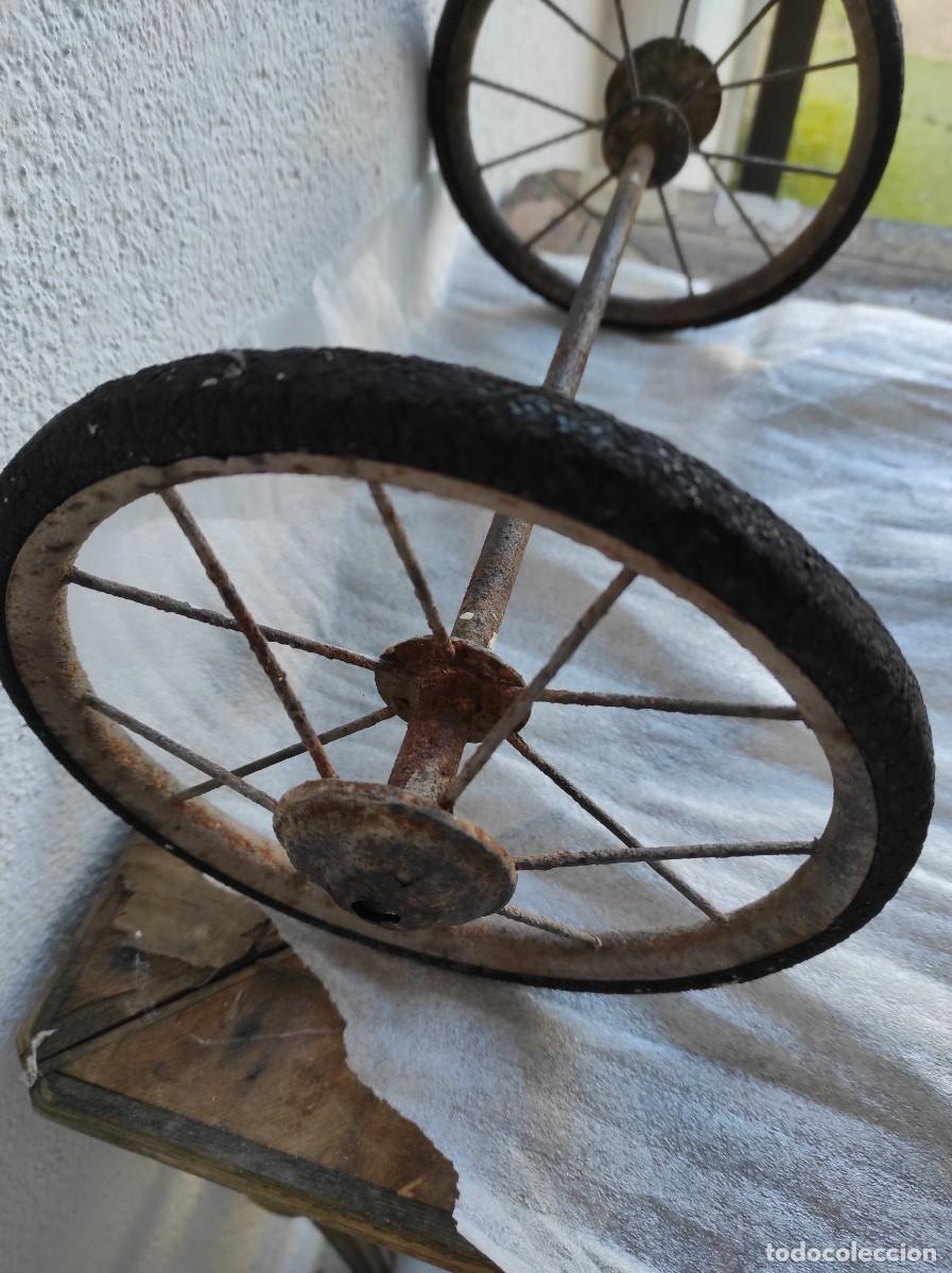 Antig&uuml;edades: Ruedas con eje - Foto 5