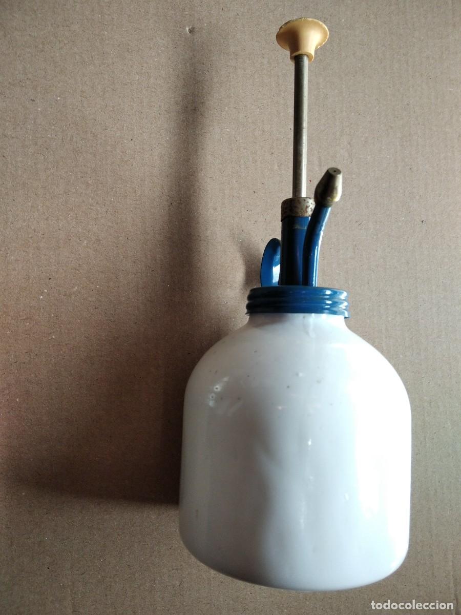 Antig&uuml;edades: PERFUMERO DE CRISTAL BLANCO Y LATON,DEMONTABLE. - Foto 2