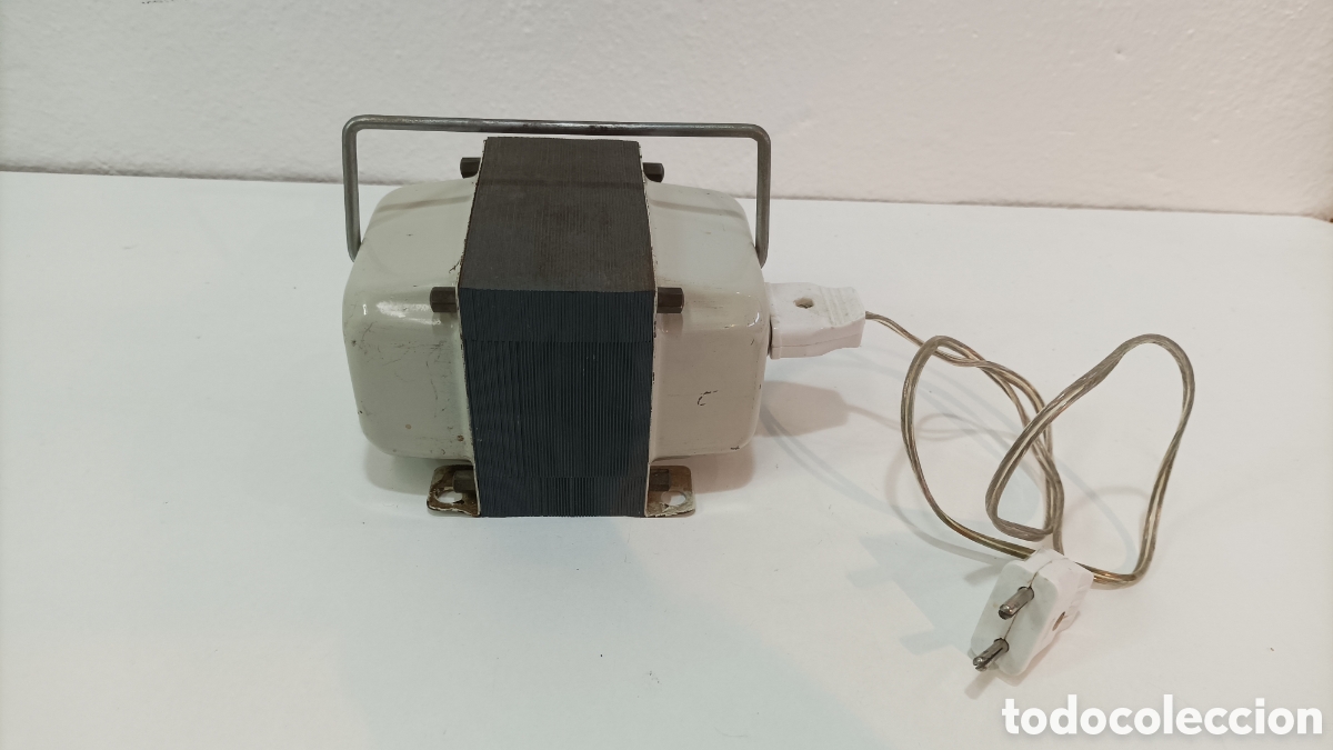 Antig&uuml;edades: Transformador antiguo TRQ 125 y 220 v - Foto 3