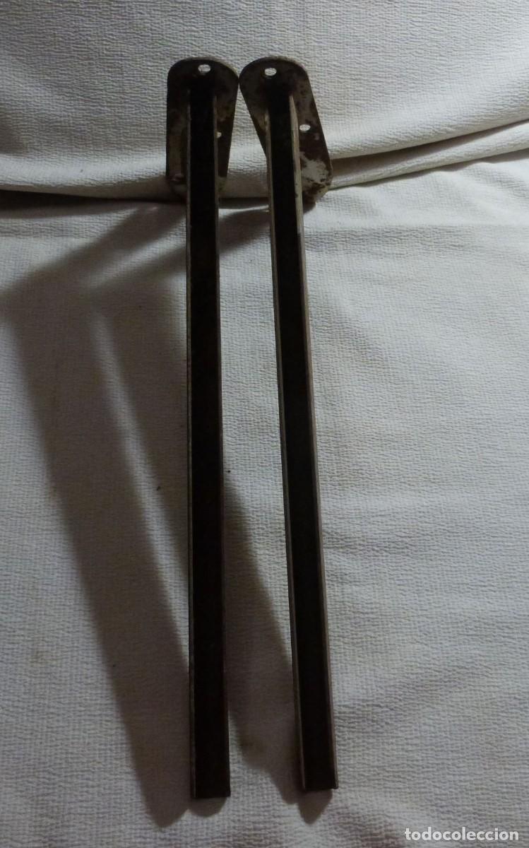 Antig&uuml;edades: DOS SOPORTES DE HIERRO - Foto 6