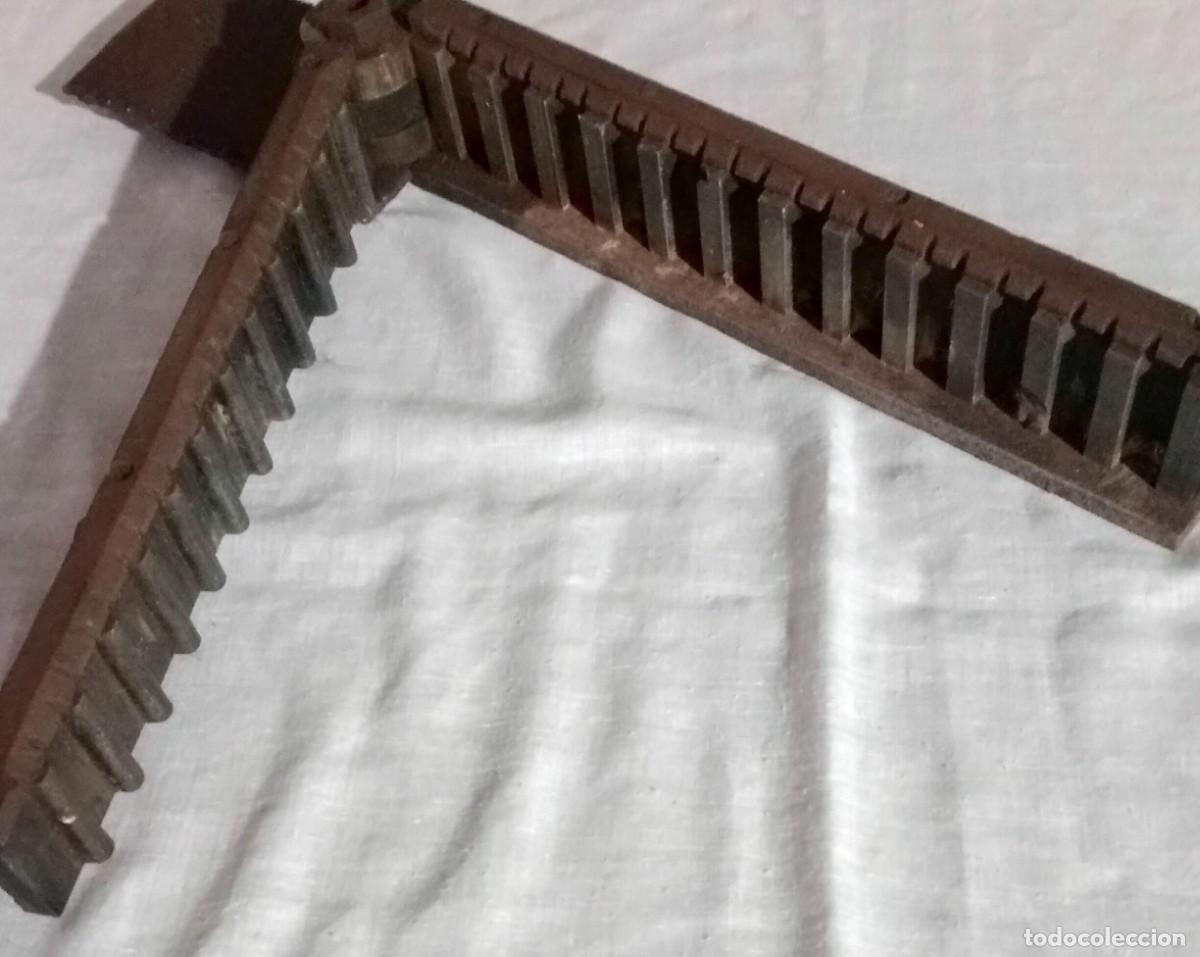 Antig&uuml;edades: MOLDE DE BRONCE, ENMARCADO EN HIERRO - Foto 2