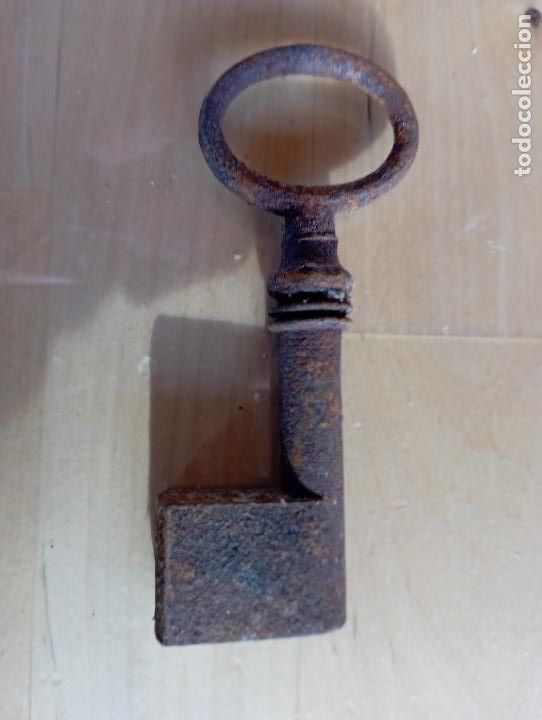 Antig&uuml;edades: Llave de Anillo, hierro forjado. - Foto 3