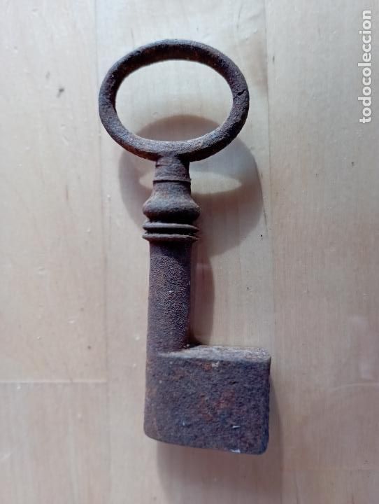 Antig&uuml;edades: Llave de Anillo, hierro forjado. - Foto 1