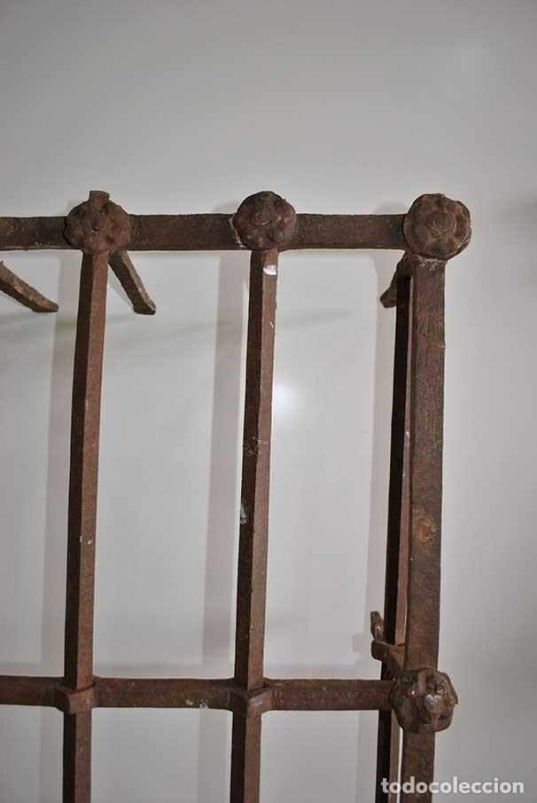Antig&uuml;edades: REJA ANTIGUA DE HIERRO FUNDIDO - Foto 2
