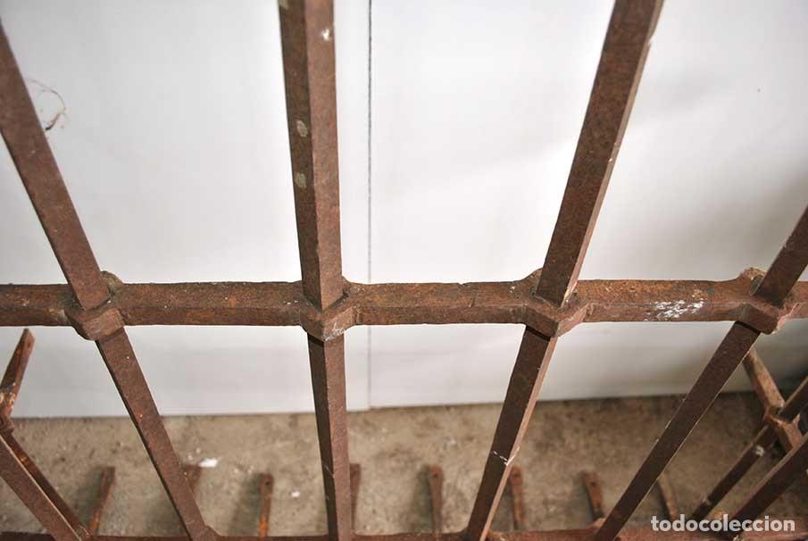Antig&uuml;edades: REJA ANTIGUA DE HIERRO FUNDIDO - Foto 3
