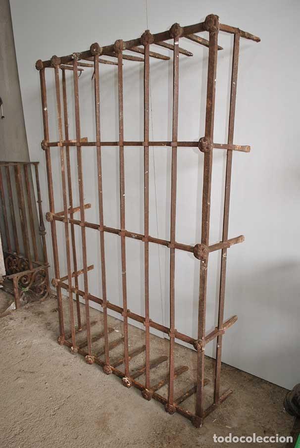 Antig&uuml;edades: REJA ANTIGUA DE HIERRO FUNDIDO - Foto 4