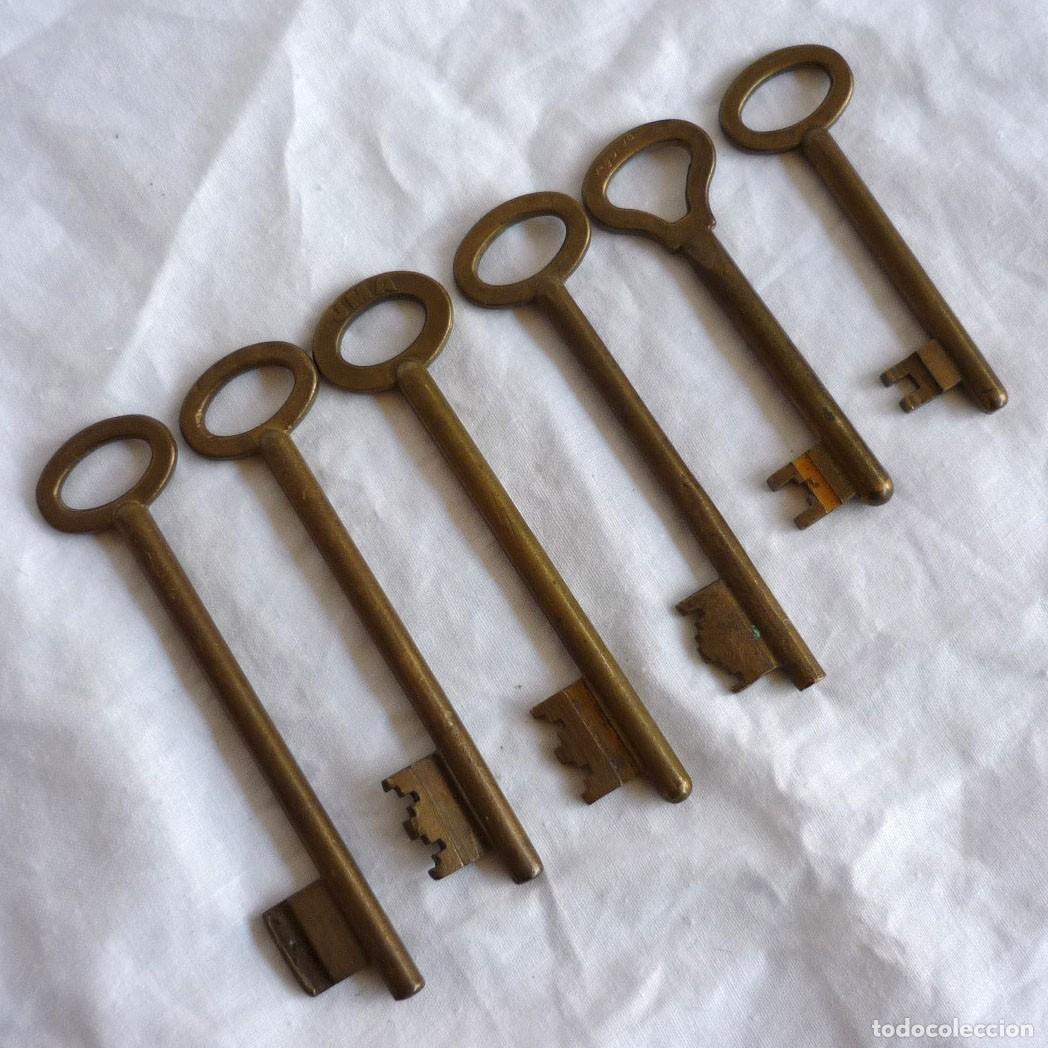 Antig&uuml;edades: 6 llaves de bronce - Foto 1