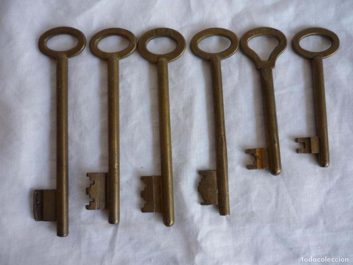 Antig&uuml;edades: 6 llaves de bronce - Foto 2