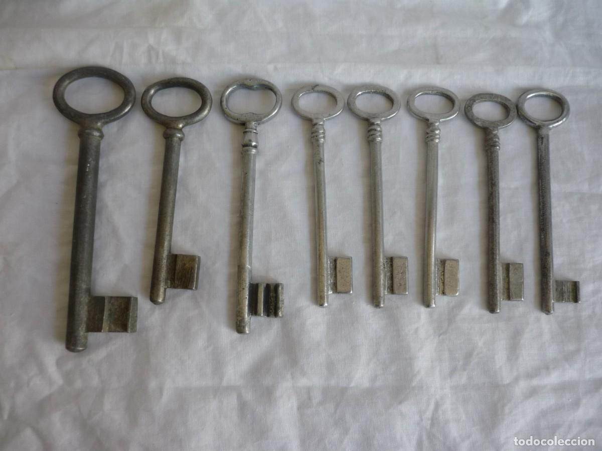 Antig&uuml;edades: 8 llaves de aluminio o calamina - Foto 2