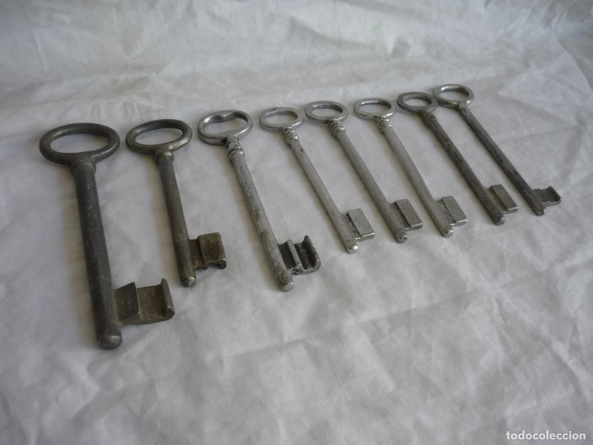 Antig&uuml;edades: 8 llaves de aluminio o calamina - Foto 5