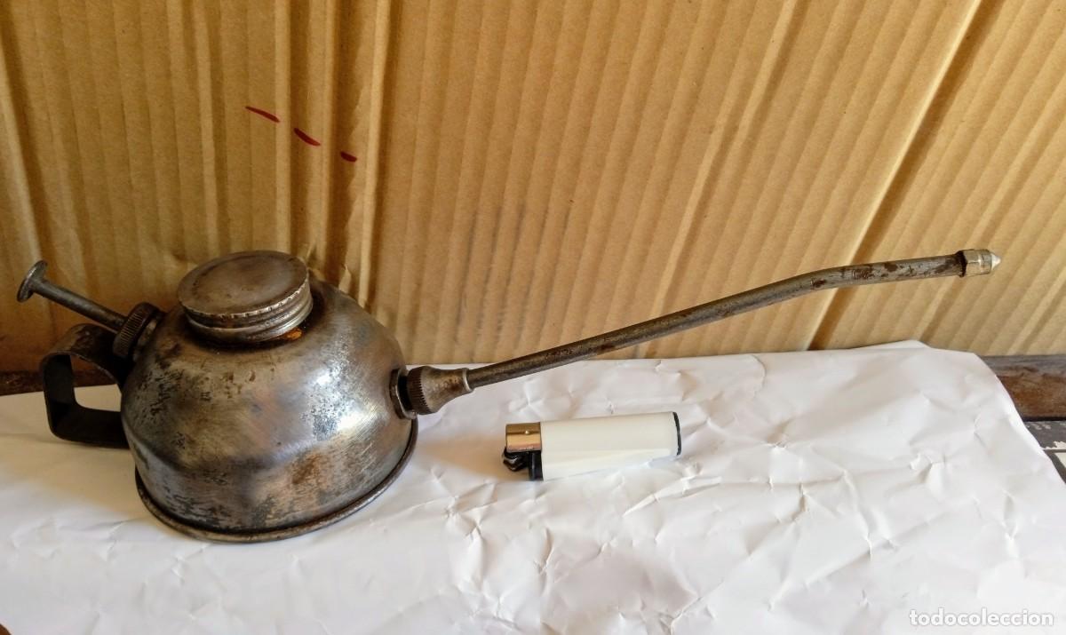 Antig&uuml;edades: aceitera para engrase - Foto 2